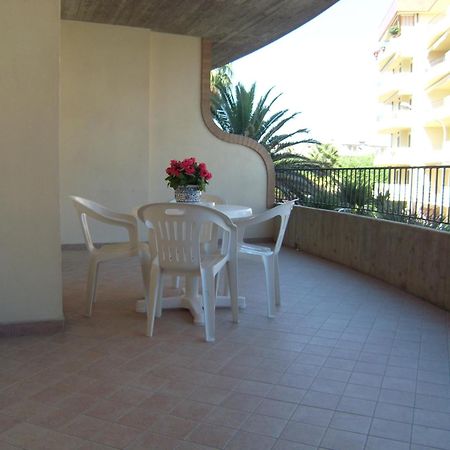 Residence Torre Del Mar Alba Adriatica Rom bilde