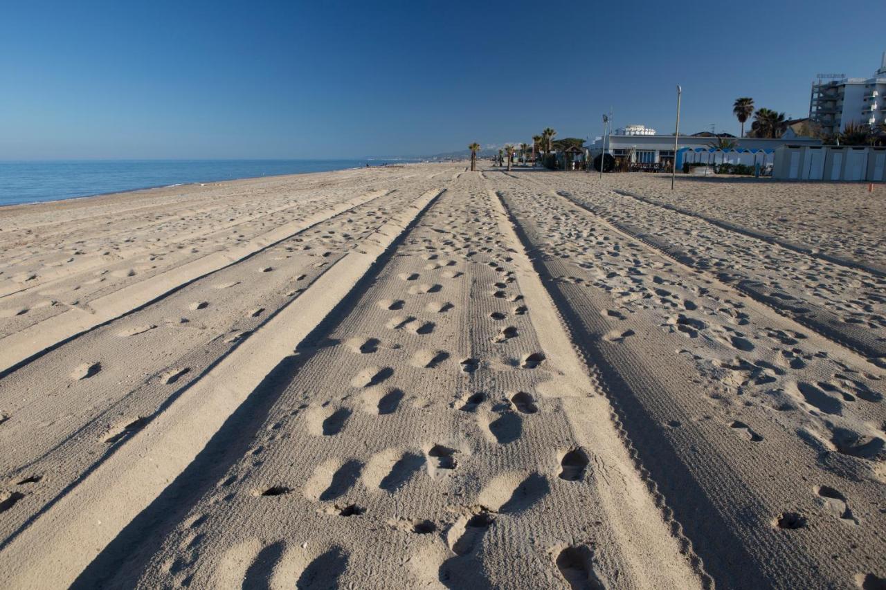 Residence Torre Del Mar Alba Adriatica Eksteriør bilde